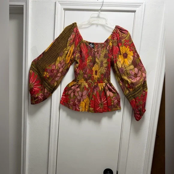 Angie Floral Smocked Top - Picture 5 of 6